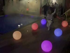Bolas de led indicando caminho