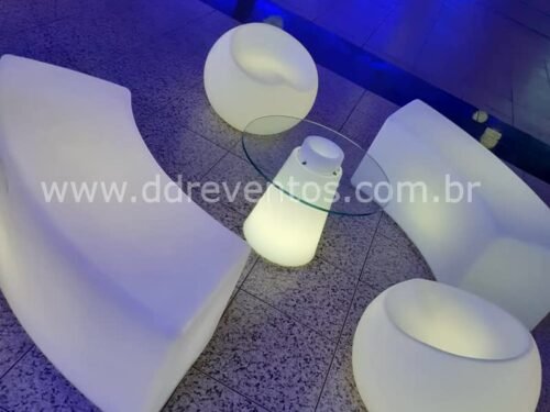 Lounge com puff iluminado
