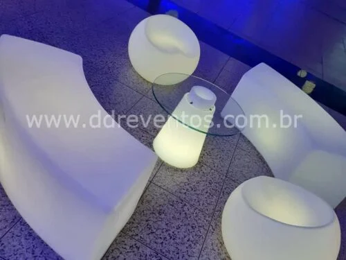 Lounge com puff iluminado