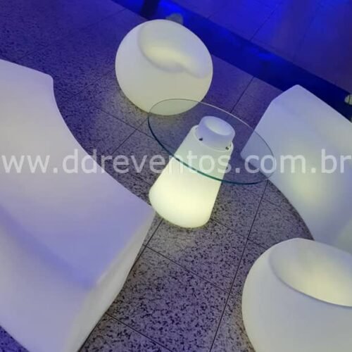 Lounge com puff iluminado