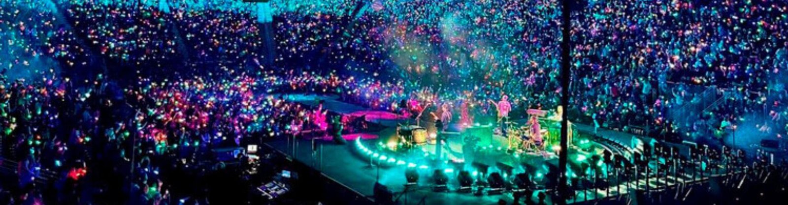 Show do Coldplay 2023 com direito a puff de led no camarote