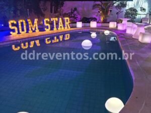 Meia esfera de 35cm para piscina em festas de ano novo