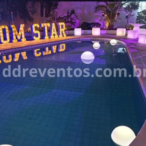 Meia esfera de 35cm para piscina em festas de ano novo